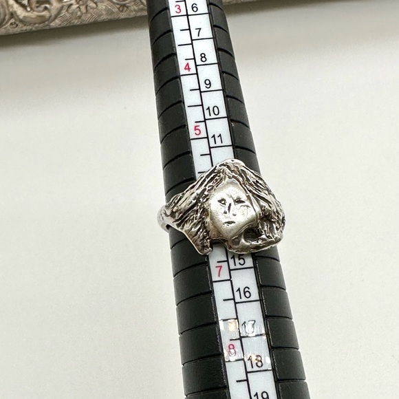 Vintage Art Nouveau Face Sterling Silver Ring - Picture 3 of 14